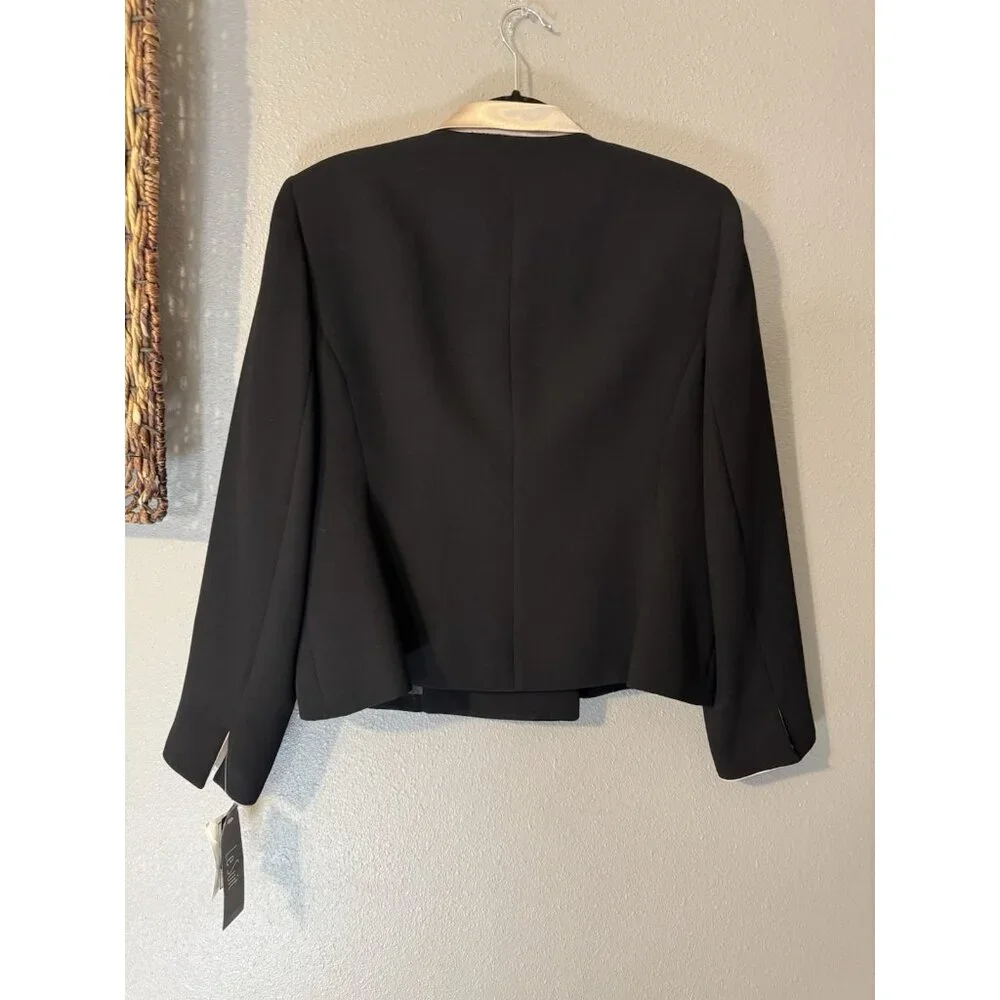 Le Suit this suit
